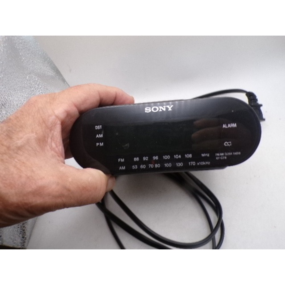 Sony Dream Machine ICF-C218 AM FM Clock Radio Auto Time Set Black Alarm Works